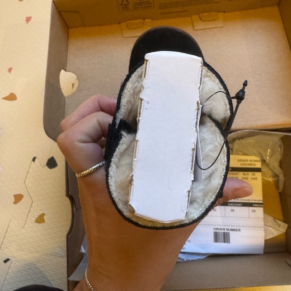 UGG Keelan Boots Size 5 - Picture 10 of 10